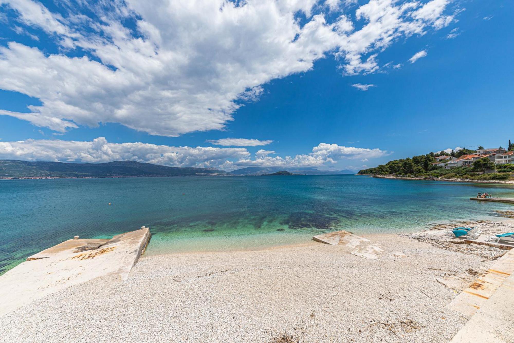 Villa Unique Sur La Plage Pour Des Vacances Inoubliables En Famille Ou Entre Amis Pour 10 Personnes Slatine Exterior foto